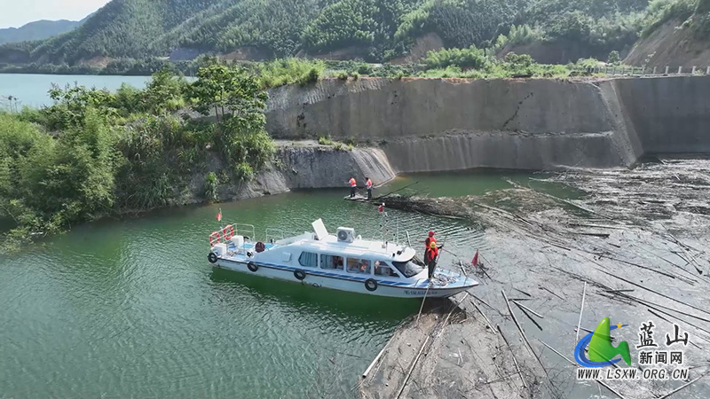 毛俊水库公司：库区清理去“浮萍” 防汛整治两手抓2.jpg