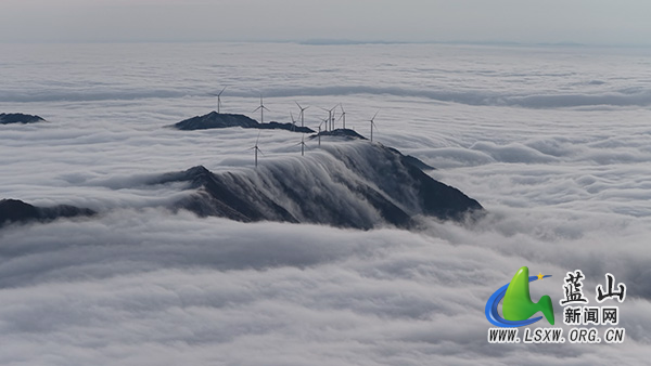 美丽蓝山:晨曦初照云海涌1.jpg 美丽蓝山:晨曦初照云海涌1.jpg