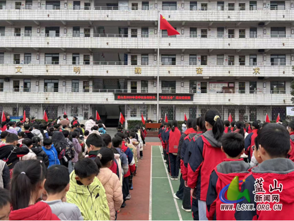 蓝山县司法局开展“法治副校长+政法五老”送法进校园活动.jpg