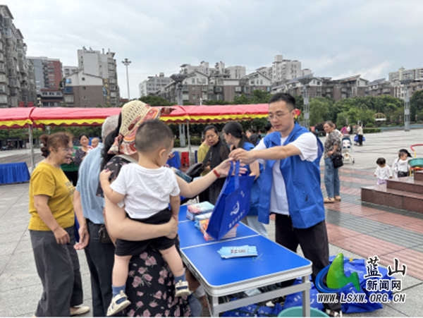 普法宣传正当时 法治阳光照万家：蓝山县司法局开展五大主题法治宣传活动1.jpg