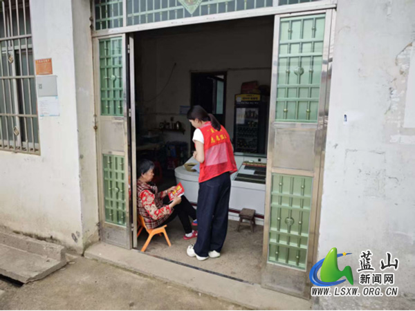 祠堂圩镇团结村开展扫黑除恶和反电诈宣传活动.jpg