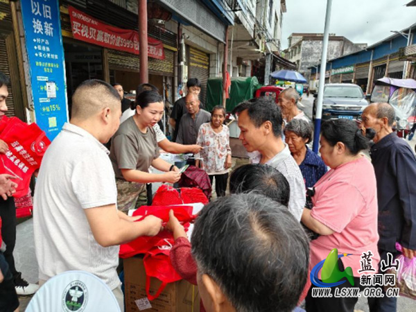 浆洞瑶族乡开展防范非法金融专项宣传活动.jpg