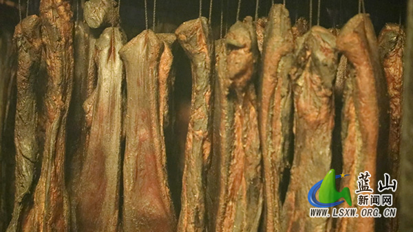 浆洞瑶族乡:古法熏制焕生机 瑶乡腊肉飘南北.mp4_20251230_145703.342.jpg 浆洞瑶族乡:古法熏制焕生机 瑶乡腊肉飘南北.mp4_20251230_145703.342.jpg