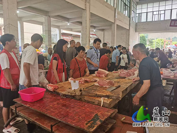 毛俊镇联合多部门开展白板肉专项整治行动.jpg 毛俊镇联合多部门开展白板肉专项整治行动.jpg