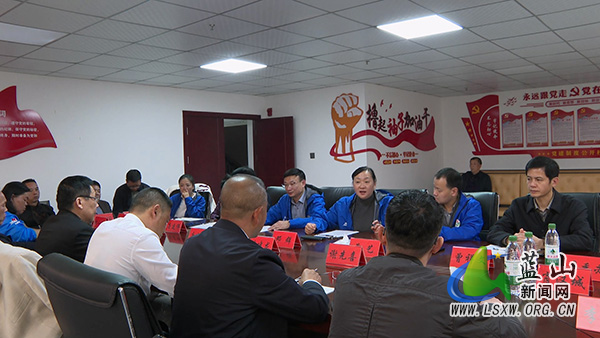我县湘江源皮具城建设促消费会商会召开.jpg