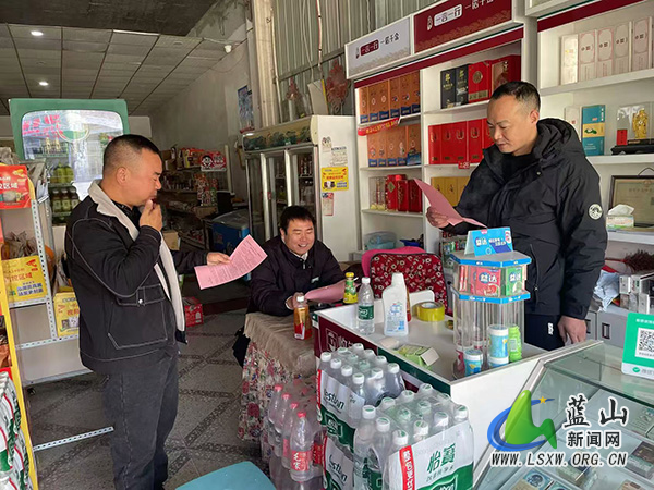 祠堂圩镇祠市村开展企业招聘入户宣传活动.jpg