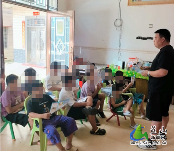 祠堂圩镇栗木村：暑期安全教育进农家 守护少年平安成长.jpg