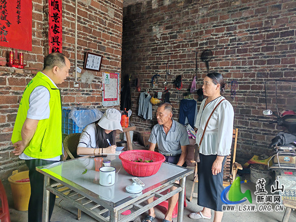 大桥瑶族乡:入户核查低保 守好民生“温暖线”.jpg 大桥瑶族乡:入户核查低保 守好民生“温暖线”.jpg