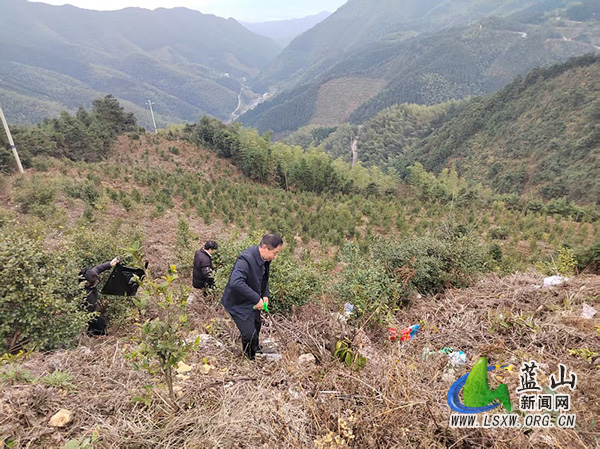 【新春走基层】汇源瑶族乡开展人居环境卫生集中清扫行动.jpg