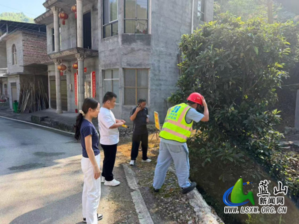 犁头瑶族乡开展安全隐患大排查大整治行动.jpg