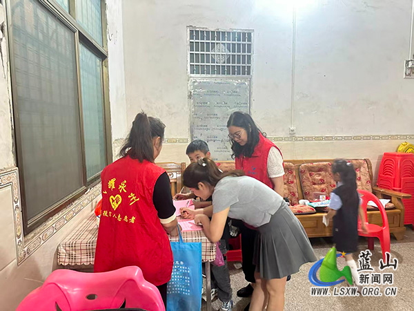 楠市镇多措并举开展移风易俗宣传活动.jpg 楠市镇多措并举开展移风易俗宣传活动.jpg