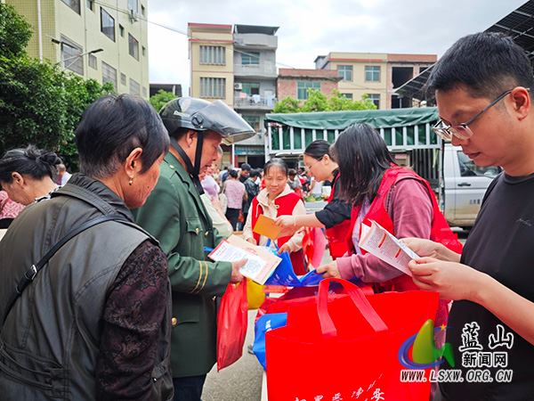 所城镇：赶集日开展移风易俗宣传 文明新风吹进千家万户.jpg