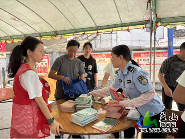 蓝山县司法局开展“民法典宣传月”专题法治宣传活动222.jpg
