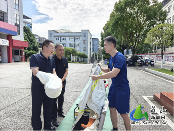 满载而归的“消防之旅”：蓝山县司法局走进县消防救援大队开展“走进蓝山消防 全民共享平安”主题党日活动2.jpg