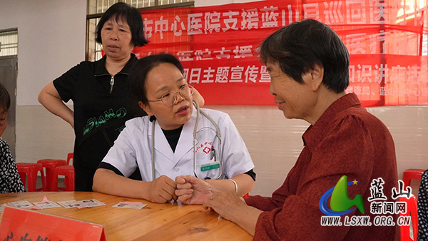 县中心医院：控烟义诊进基层 健康服务暖民心.jpg