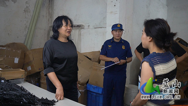 邓群到第一责任区督导检查安全生产和市容环境工作_1.jpg